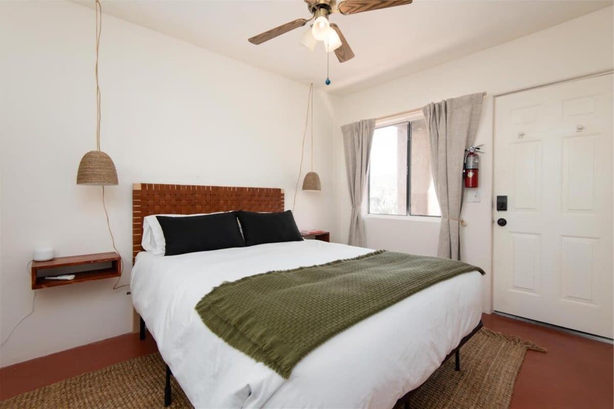 Renovated Lodge - Room 3 With Pool Access Joshua Tree Exterior photo