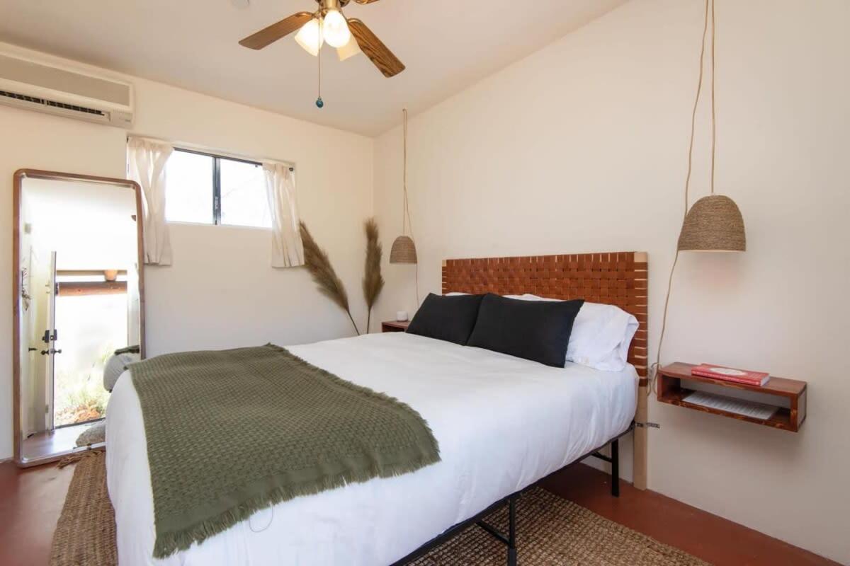 Renovated Lodge - Room 3 With Pool Access Joshua Tree Exterior photo